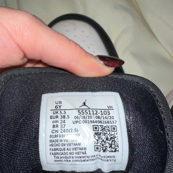 Jordan 1 Arctic Pink (GS) Size 6Y - Picture 3 of 3